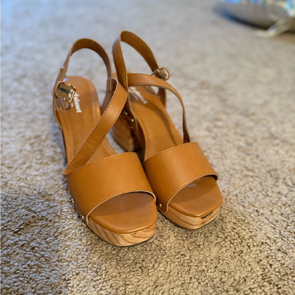 Steve Madden “cool planet” Wedges